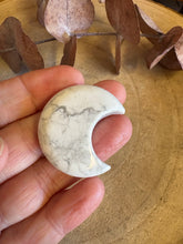 Howlite Moon SKU 25716D