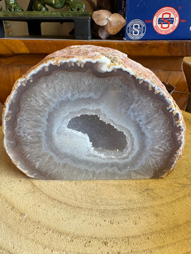 Agate Base Cut Geode SKU 26197