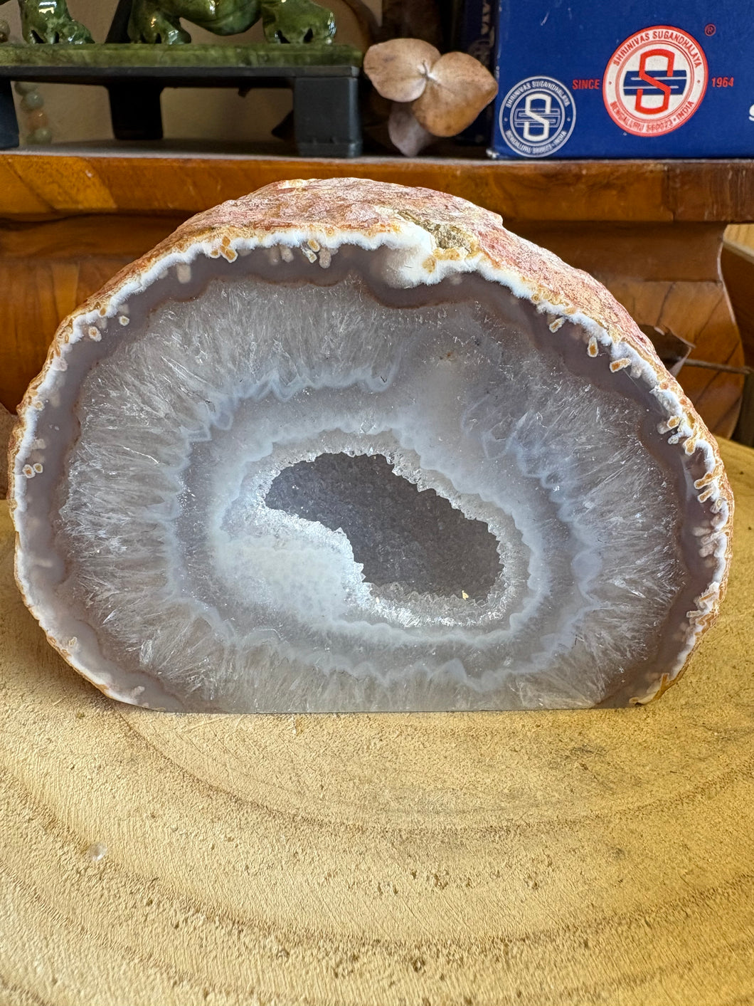 Agate Base Cut Geode SKU 26197