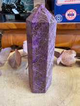 Serpentine & Stichtite Point SKU 25752