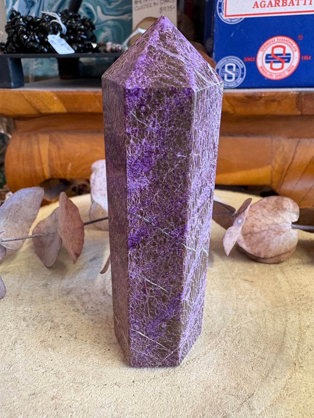 Serpentine & Stichtite Point SKU 25752