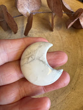Howlite Moon SKU 25716D