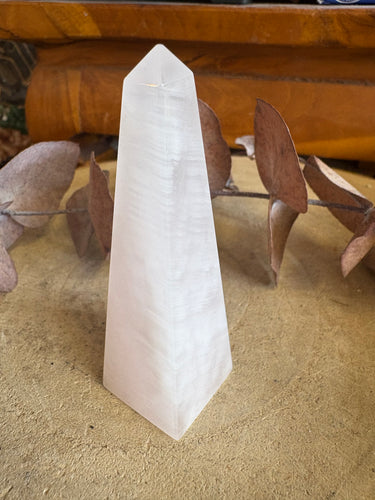 Mangano Calcite Obelisk SKU 25664