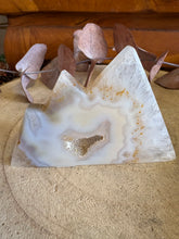 Druzy Agate Mountain Carving SKU 26276