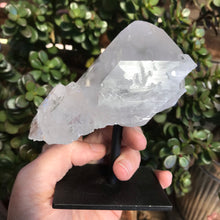 Quartz Cluster on Stand SKU 19108