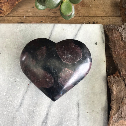 Garnet in Arfvedsonite Heart SKU 19559