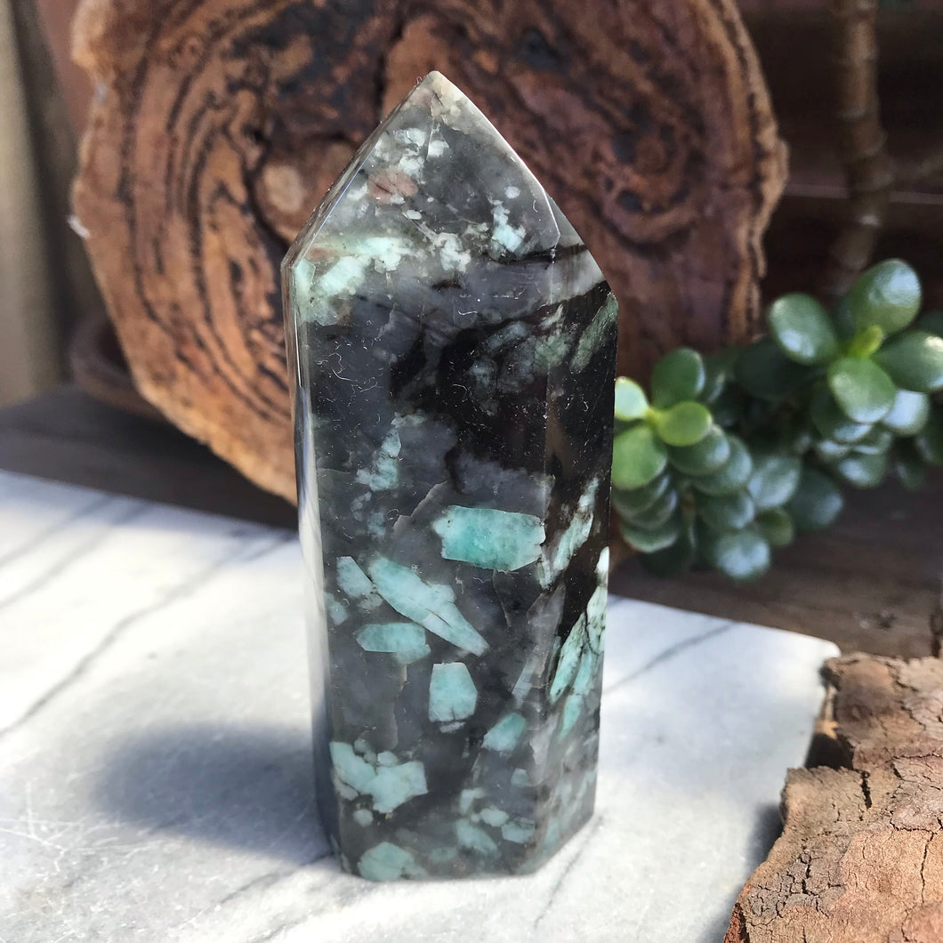 Emerald in Matrix Point SKU 20025